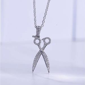 จี้เพชรโมอิสซาไนต์เกรดพรีเมียม VVS ประดับเพชรเต็มวง สไตล์ฮิปฮอป พร้อมสร้อยเงินแท้ 925 ดีไซน์รูปกรรไกร หรูหรา ทันสมัย ในราคาที่ดีที่สุด - Product Image 6