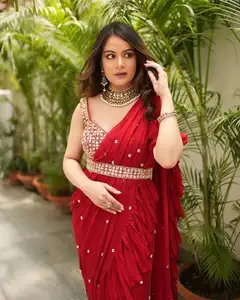 Đẹp Đảng Mặc Màu Đỏ Giả <span class=keywords><strong>Georgette</strong></span> Moti Làm Việc Và 3 Lớp Ruffle <span class=keywords><strong>Saree</strong></span> Lá Giấy Làm Việc Áo Thiết Kế Truyền Thống <span class=keywords><strong>Saree</strong></span> - Product Image 1