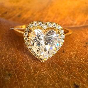 Bague de fiançailles solitaire en or massif 14 carats avec diamant taille cœur certifié IGI CVD, style halo, luxe chrétien - Product Image 4