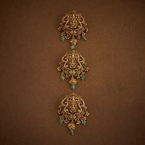 Bijoux de mariage pour femmes Antique Choti 185155, en alliage doré poli fait main avec embellissement en pierres précieuses - Product Image 3