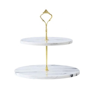 Supporto per <span class=keywords><strong>pasticceria</strong></span> a due livelli con cornice in marmo e oro con finiture in metallo dorato - Product Image 1