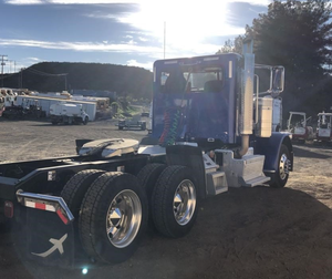 Camion tracteur Peterbilt 389 T/A Sleeper de haute performance 2015 prêt à être expédié - Product Image 2