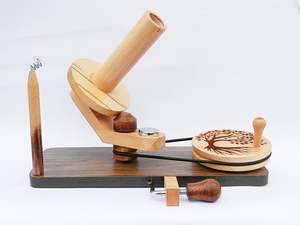 Enrouleur de boule de fil en bois pour tricoter le crochet-Naturel à la main-Enrouleur de boule de traction centrale de cadeaux de tricoteuse (arbre de vie) - Product Image 2