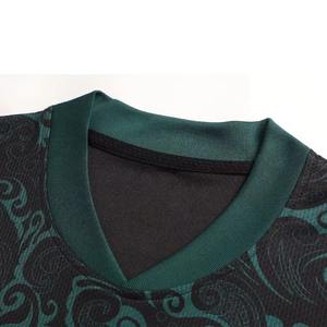 ชุดนักฟุตบอลระบายอากาศน้ำหนักเบาสีพื้น100% โพลีเอสเตอร์ปรับแต่งได้สไตล์ใหม่ล่าสุด - Product Image 2