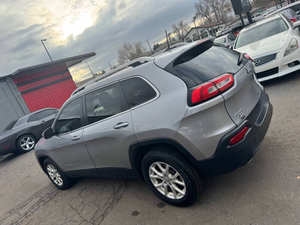 Voiture d'occasion abordable Jeep Cherokee Latitude 2017 conduite à gauche - Product Image 3