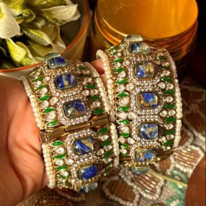 Brazalete de Bisutería Chapado en Oro Antiguo Estilo Polki Rajawadi para Bodas y Fiestas, Tallas 2.4 y 2.6 Disponibles para Regalos y Celebraciones - Product Image 1