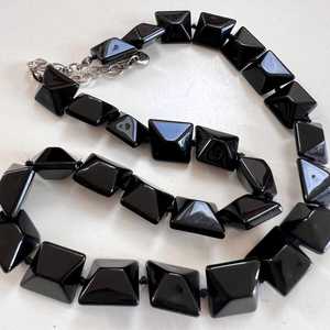 Collar de cuentas con forma elegante de moissanita negra, cuentas sueltas facetadas con artesanía de resina estilo Ángel y otras joyas de diamantes - Product Image 4