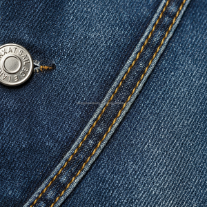 Gilet en jean sans manches pour homme, personnalisé OEM, style rétro, coupe ajustée, débardeur musculaire avec doubles poches et bords bruts - Product Image 5