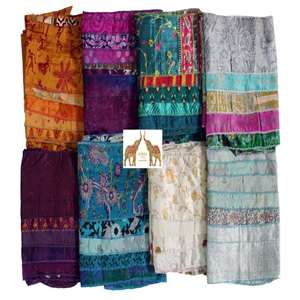 Pañuelo de Seda Reciclada Estilo Boho Vintage Sari, 70 x 6 Pulgadas, Pañuelos Hippie para la Cabeza y el Cuello, Estampado a Mano, Estilo Largo - Product Image 1