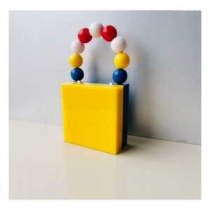 Mini pochette en résine époxy brillante de qualité supérieure Sac de fête en acrylique fait à la main élégant pour les occasions nuptiales et festives - Product Image 2