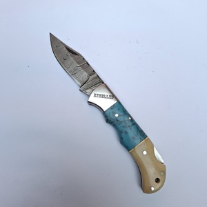 Damasco personalizado hecho a mano multifuncional supervivencia al aire libre cuchillo plegable hueso y mango de resina cuchillo de bolsillo con Funda de cuero - Product Image 4