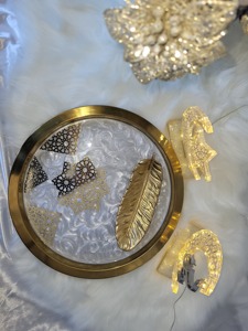 Plateau rond au design élégant, parfait pour servir les dattes, les fruits secs et idéal pour l'iftar du Ramadan et la table festive - Product Image 5