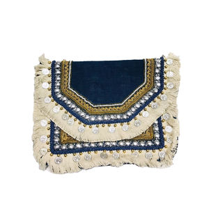 Pochette de créateur sophistiquée Banjara Boho Broderie de perles et de pierres artisanale pour les affaires de soirée élégantes - Product Image 1