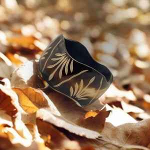 Brazaletes de resina facetada etérea - Product Image 4