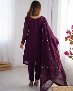 Shalwar Kameez Tradicional 2025 con Bordado de Diseñador, Tela Georgette Sintética, Vestido Corto para Mujer, Ideal para Bodas y Fiestas en India - Product Image 3