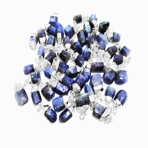 Pendentif en cuivre plaqué or avec pierre de naissance Propriétés de guérison du cristal saphir brut Pendentif en cristal de guérison électrolytique - Product Image 4