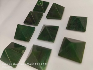 Piedra de Jade Verde Natural de 1 Pulgada, Pirámide Pulida, Cristal, Gema, Piedra Curativa, Decoración para Meditación, Venta al por Mayor - Product Image 3