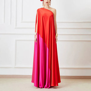 Vestido Largo de Satén con Parches Rojos, Diseño Holgado - Product Image 5