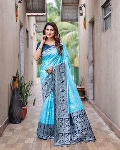 Tissage Banarasi Zari multicolore pour femmes Royal et Rich Dhwaja Export avec un beau sari imprimé numérique floral - Product Image 3