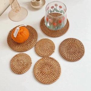 แผ่นรองแก้วลายดอกไม้ ทำจากหวายไม้ไผ่ เป็นมิตรกับสิ่งแวดล้อม ทนความร้อน ทอมือ ตกแต่งวันหยุด ป้องกันโต๊ะ ผลิตในเวียดนาม - Product Image 1