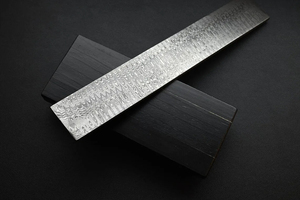 Billets droits en acier Damas sur mesure, de qualité professionnelle, conformes aux normes OEM, pour la construction, 12 pouces x 2 pouces x 4 mm - Product Image 2