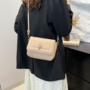 2025 Women's Fashion Eagle Head Crossbody Bag Solid Color <b>Square</b> Underarm Handbag with Shoulder Strap - Product Image 3