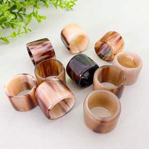 Anillos de Servilleta de Resina Hechos a Mano en Colores y Diseños Creativos para Decoración de Mesa de Bodas y Fiestas para Hoteles - Product Image 1