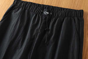 Pantalones cortos ajustados informales de verano de tela suave de poliéster de punto con cintura elástica transpirable para hombre OEM - Product Image 4