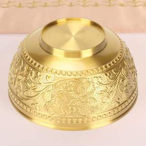 Cuenco de latón con acabado rústico con patrón floral para servir presentaciones de comida orgánica y natural a precio mayorista - Product Image 3