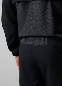 Jogger ajustado de alta calidad para hombre, material ligero y transpirable, bolsillo elástico en la cintura con cremalleras y detalle de cremallera en la espalda - Product Image 2