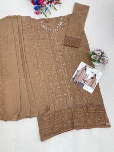 Nouvelle collection de costumes pakistanais en faux georgette lourd avec broderie et travail de séquence, costumes pakistanais de créateurs - Product Image 2