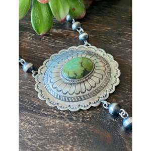 Collier à pendentif en forme de fleur en turquoise du Hubei et argent sterling Eleanor Richards - Product Image 3