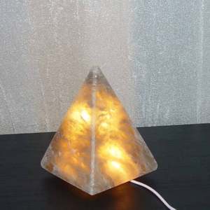 Lampes au sel gris de l'Himalaya en forme de pyramide dans des tailles personnalisées, lampes au sel de qualité supérieure, lampes au sel naturel à bas prix - Product Image 2