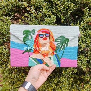 Petite pochette demi-lune vintage sac à main fait main avec perles dorées pour filles - Product Image 1