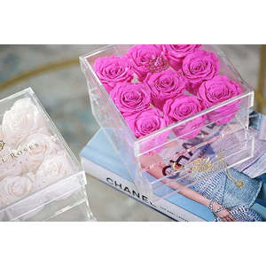 Caja de Regalo Madison Nine Rose, Flor Eterna Fresca y Preservada en Caja Cuadrada de Acrílico Rosa Intenso para el Día de San Valentín y el Día de la Madre - Product Image 2
