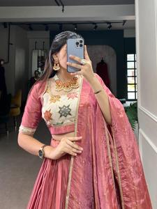 Dernière tenue de créateur vente chaude meilleure pure miroitant Lehenga Choli & Dupatta avec un travail uni et imprimé femme exportateur de mode - Product Image 2