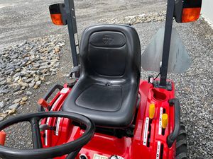 Meilleure qualité Massey Ferguson GC1705 23HP TRACTEUR FERME AVEC CHARGEUR AVANT ATTACHÉ - Product Image 2