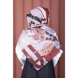Écharpe carrée en soie premium à motif ceinture, série d'écharpes premium bordeaux - Product Image 3