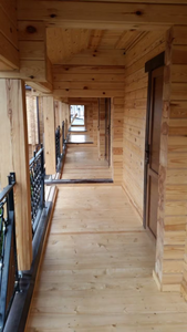 100% chalet en bois moderne d'origine russe préfabriqué planches en bois massif de taille personnalisée pour application hôtelière - Product Image 3