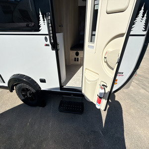 Caravana mini nueva 2026 nuCamp R-V TAB 400 con litera oculta, remolque de viaje tipo lágrima, para 4 personas, baño con ducha, camper ligero en venta - Product Image 2