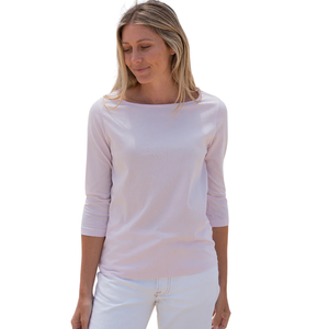 เสื้อยืดผู้หญิงสีชมพูอ่อน แขน 3/4 คอวี ผ้าฝ้ายออร์แกนิค 100% คุณภาพพรีเมียม ผ่านการรับรอง GOTS ผ้าเนื้อนุ่มพิเศษ ทรงคลาสสิก - Product Image 4