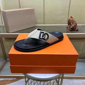 Sandales plates de créateur de haute qualité, chaussures décontractées pour hommes, pantoufles rétro tendance, pantoufles de plage pour femmes, chaussures très vendues - Product Image 4