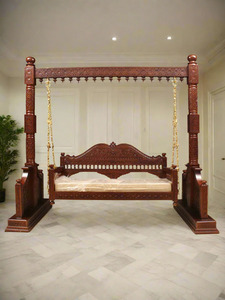 Columpio de Madera Tradicional Jhoola, Diseño Antiguo Hecho a Mano, Mueble Convertible para Sala de Estar, 2-3 Plazas, Interior/Exterior - Product Image 4
