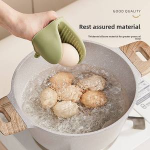 Gants en silicone épaissis isolants thermiquement, résistants aux hautes températures pour la cuisine, la maison, la pâtisserie, les fours et les poignées de casseroles chaudes - Nordic - Product Image 3