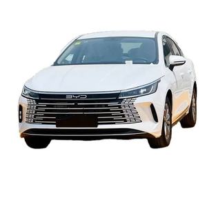 Sedán Híbrido Enchufable de 55 KM de Autonomía, Eficiente en Consumo de Combustible, Tipo DM I, Modelo 2025, Transmisión Automática, Asientos de Cuero, en Venta en Buenas Condiciones - Product Image 1