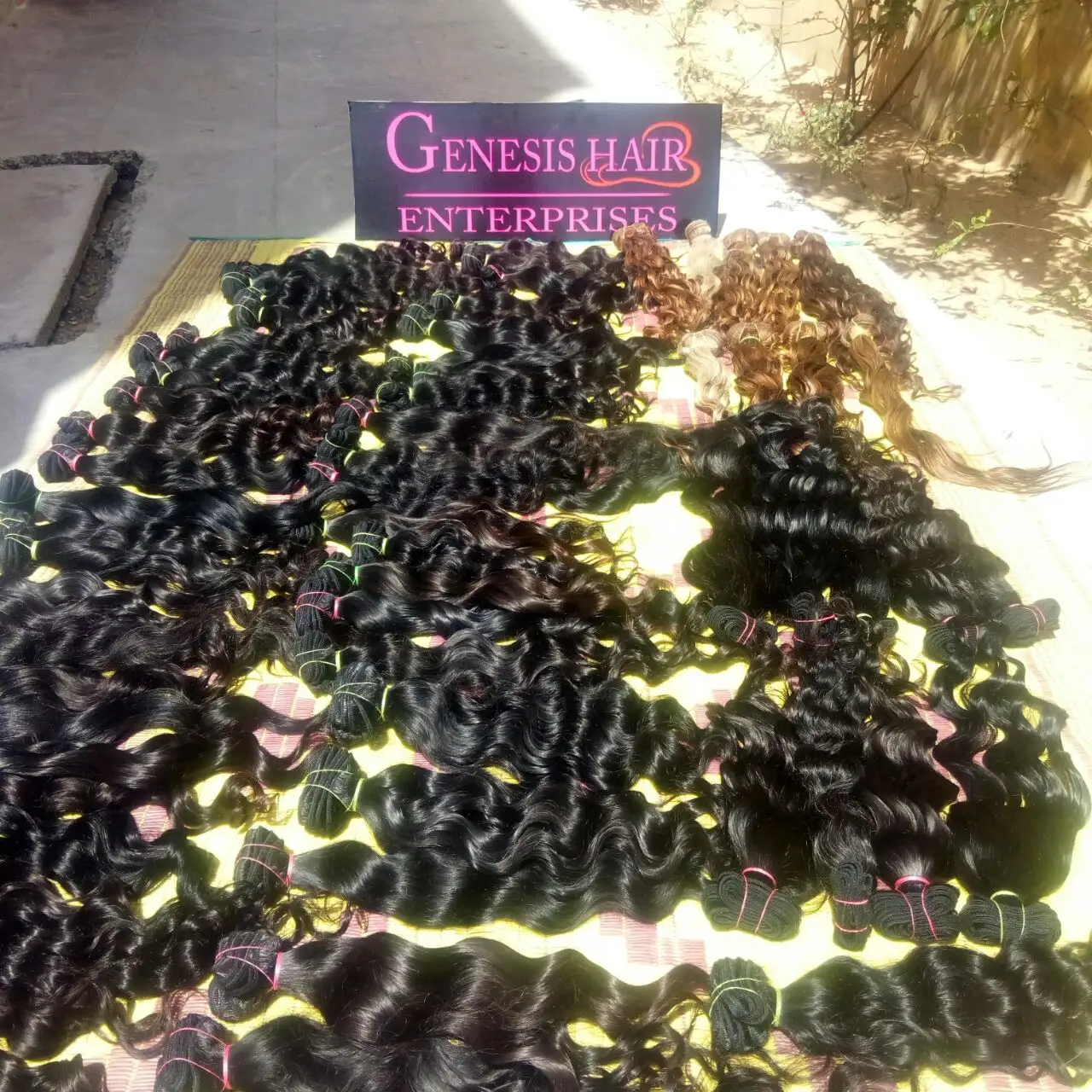 Cheveux humains indiens synthétiques 100% naturels, cheveux indiens bruts non traités, directement provenant de l'inde, vente en gros