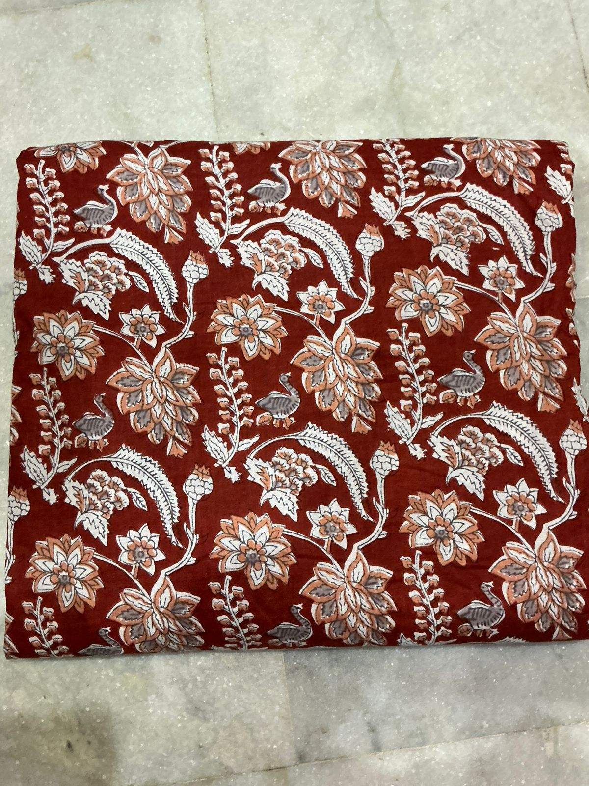 สีน้ำตาล