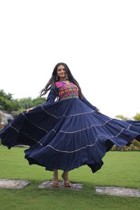 Robe spéciale Navratri bleu marine et bordeaux RADHE EXPORT, 14 kg, en rayonne Kutchi Gamthi, séchage rapide, rehausse le style raffiné pour les fêtes - Product Image 6