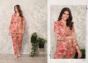 Nouvel ensemble coordonné en rayonne de qualité supérieure avec deux poches Vente en ligne de vêtements indiens et pakistanais de haute qualité - Product Image 2