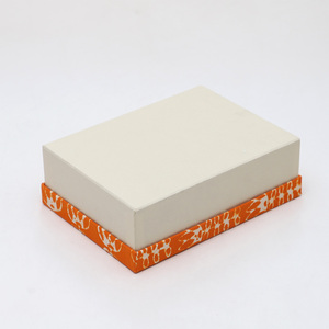 Elegante caja de regalo de yute y papel con cierre de cinta perfecta para bodas cumpleaños eventos corporativos y temporada festiva - Product Image 2